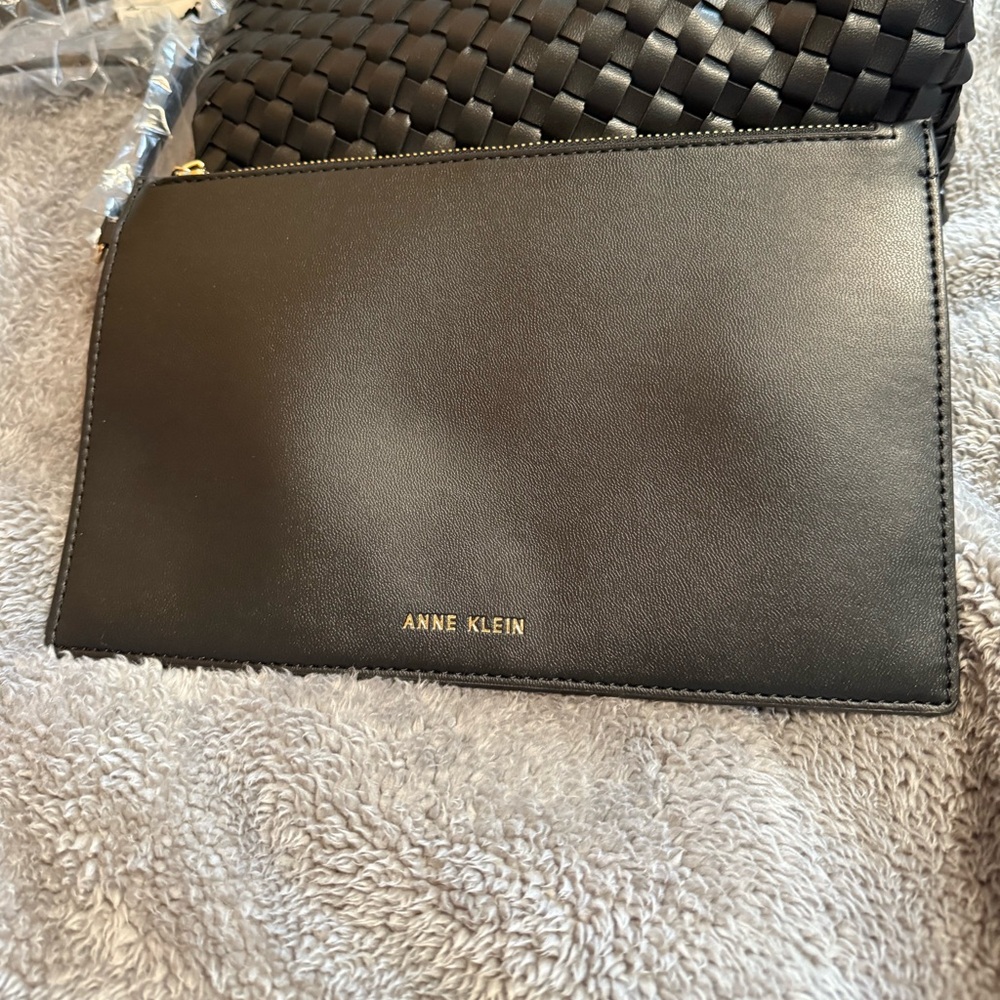 NWT Anne Klein Black Woven Tote Bag With Pouch - Picture 5 of 5